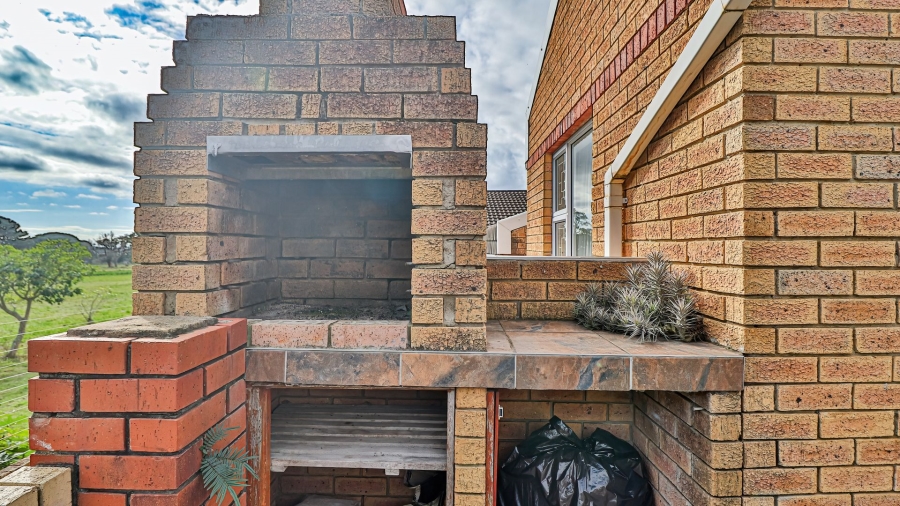 To Let 3 Bedroom Property for Rent in Lovemore Heights Estate Eastern Cape